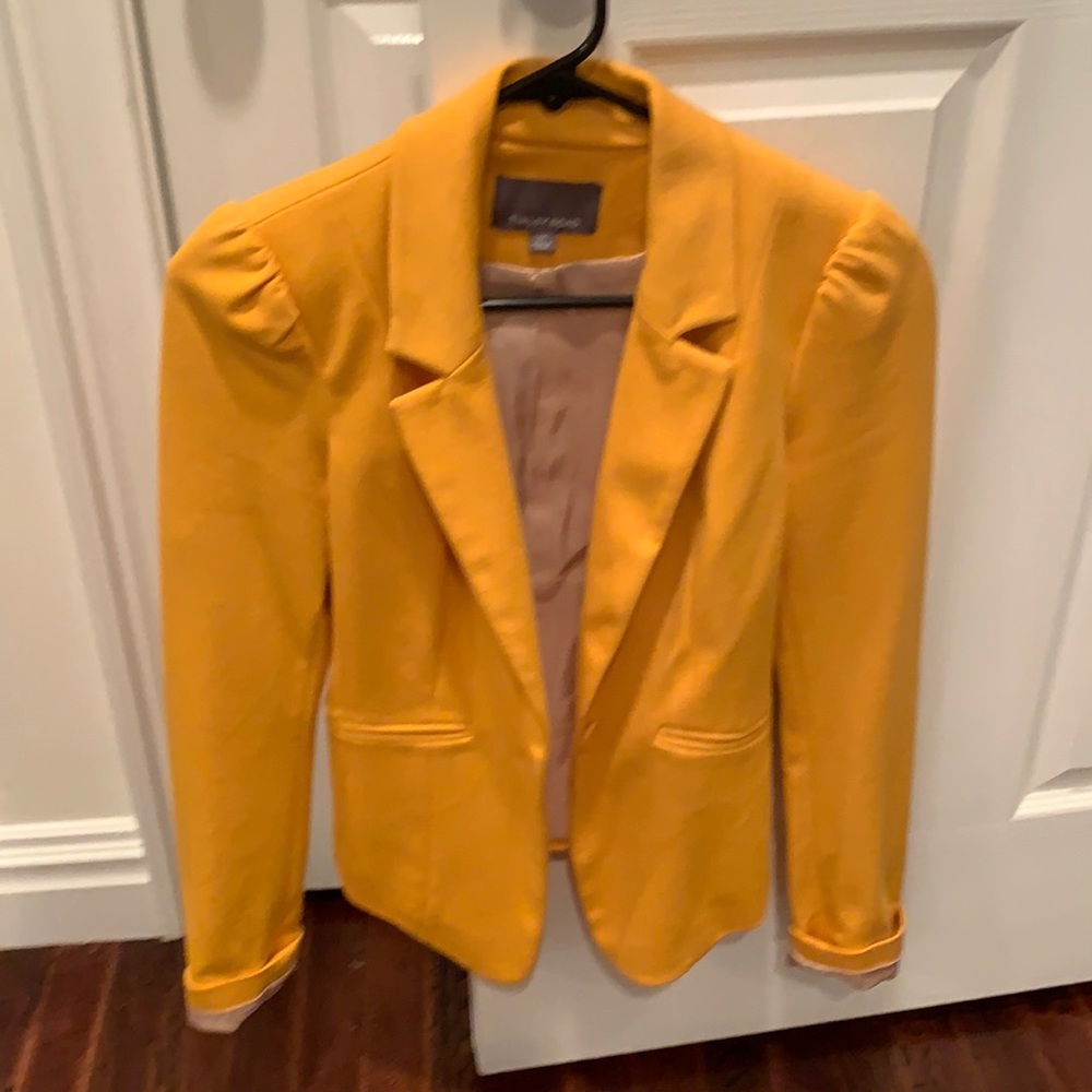 Beautiful only worn once blazer!